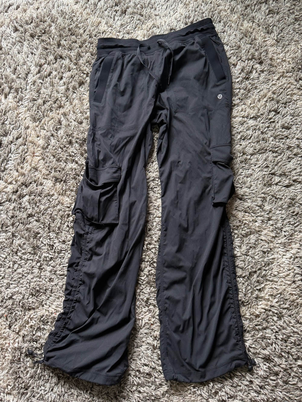 lululemon athletica women’s lightweight cargo pants - size small